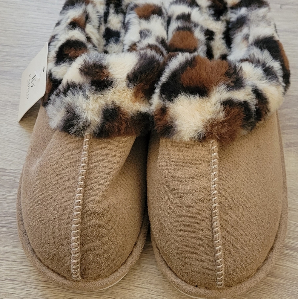🔥 BUNDLE DEAL: 3 for $25 OR 5 for $50 Tan Faux Suede and Fur Slippers Size 7.5 - Picture 2 of 5